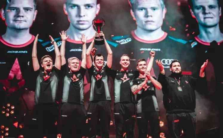 字母哥一向 字母哥一向